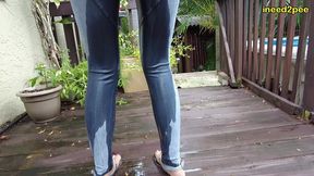 lola leda amatuer peeing her tight jeggings while smoking