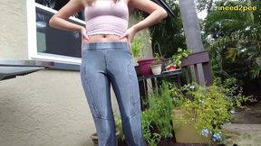lola leda amatuer peeing her tight jeggings while smoking
