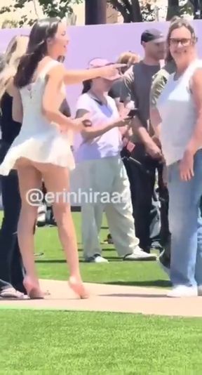 LATINA OLIVIA WILDE SHOWS OFF HER SLIM BOOTY IN A SOLO TEASE