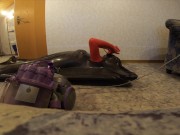 Selbstbondage im Vakuumbett Seitenansicht