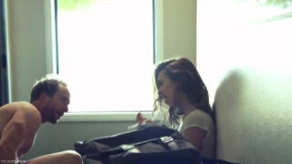 Le cul européen serré de Riley Reid a été violemment martelé