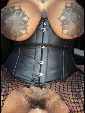 Kinky Slut Queen Dark Goddess Fuck & Squirt Giant Ticky Niki 8xl
