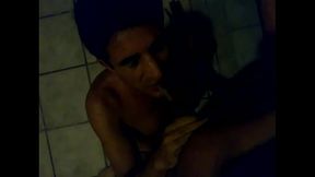 Me fascina que se orinen en mi boca...mmm...delicioso...