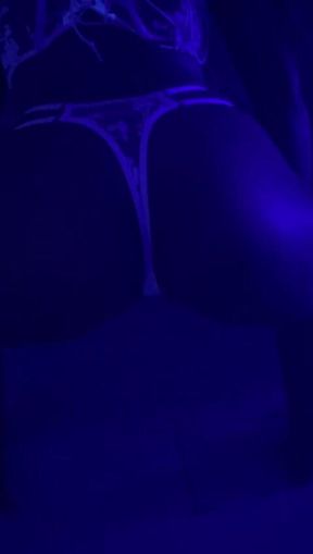 Twerking Hot MILF