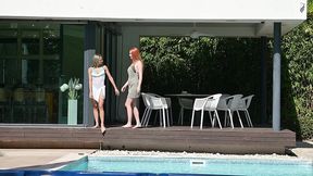 rampant robbery part 1: bi besties leya desantis and veronica leal share a glass dildo in the hot tub gp3341