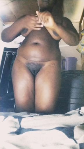 Chubby babe oiling her curvy body