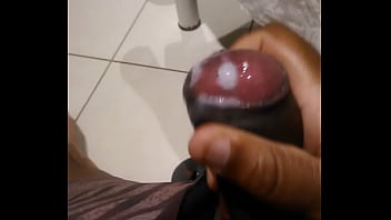 Esvaziando o pote ap&oacute_s ver nuds da amante