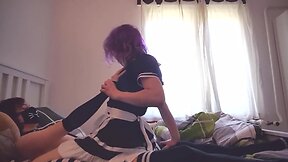 Trans menina chupa seu amigo femboy e tem cu fodido e leva gozada na bunda