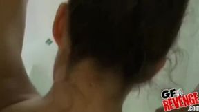 Vollbusige GF In Die Wanne