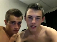 Two cocky twinks in love and naked on cam