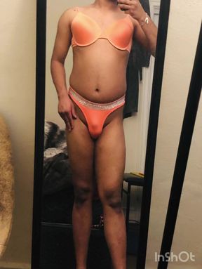 Desi femboy crossdressing and getting fun.