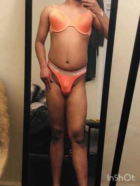 Desi femboy crossdressing and getting fun.