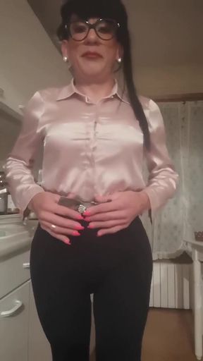 Crodreisser Excited with Satin Blouse Solit