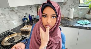 Arab teen wifey Hadiya Honey really needs to learn a few things about love