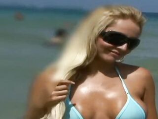 Eva Cruz likes getting her twat drilled by her neighbour