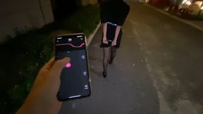 hh2-Insert a vibrator into the girl's vagina and then let her walk around the street