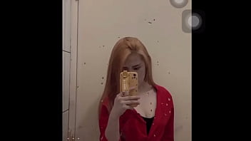 小白虎拍自己拍照