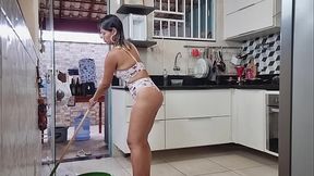 My maid was dying of heat, thought I wasn'_t home and got naked!