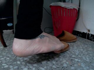 Look at my hot feet whilst I'm sitting!! Have a fun it!!