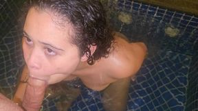 fudendo na piscina do motel com bia andrade
