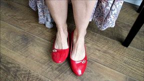 Toe wiggling in red ballet flats WMV