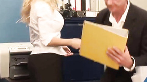Blondes in office fourway give head to shlong