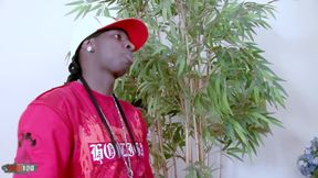 Sexy Ebony Nyomi with Super Big Ass Gets Fucked with Creampie in Her Pussy