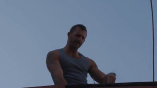 Potetovaná Morgan Black bez sedla James Roscoe po žhavém orálním sexu