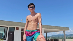 AmateurGayPOV: From the Poolside to His Room