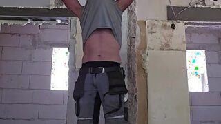 Vidéo publique solo de mecs allemands amateurs excités baisant leur propre cul avec un gode