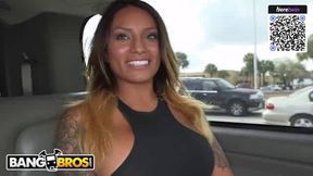 Tattooed Latina likes a public facial