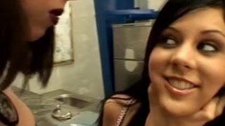 Madison Parker får røff anal knulling