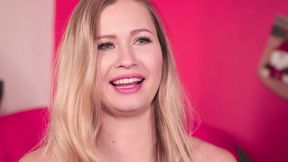 A Sexy Angel Descended From Heaven and Showed Her Breasts