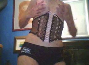 Cute and skinny milf lady on the wabcam wants to dance