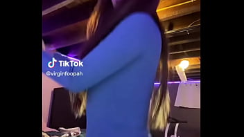 Tik Tok pagando peitinho