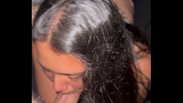 mi madrastra se levanta caliente a tocarme la polla y chuparmela