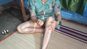 Bhabhi is showing her pussy and big boobs