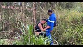 sexo com homen de uniforme