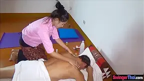 Amateur Massage Babe Gives Full Vip Service To Her Tourist Customer