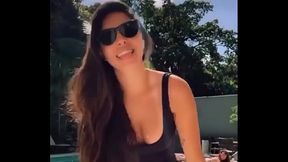 BUCETUDA QUERENDO PAU