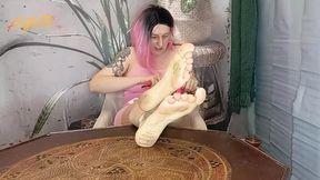 Lady Angela Shows Off Her Filthy Feet With Pretty Toe Nails