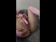 Flaca hermosa se masturba hasta tener una buena mojada de chorro