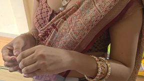 Bhabhi ko bra penty ke badle lund chusaya shop mai