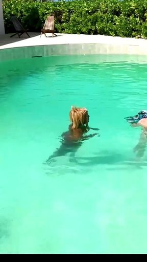 Jaw-dropping moment from &quot;Pastel and I in the Pool at Portlock&quot;