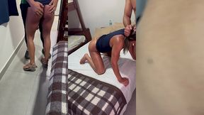 aventura da belinha - parte 1: parou num hotel de beira de estrada e deu muito pros funcionarios acabou levando gozada no cuzinho, na boca e na buceta