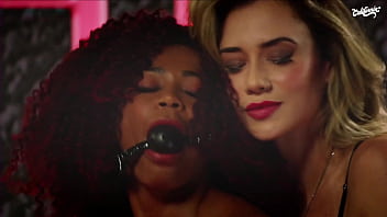 MILF SAFADA ENSINA PRA NAMORADA SUBMISS&Atilde_O E DOMINA&Ccedil_&Atilde_O