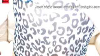 Sweaty Sexts and DownwardFacing旦性 A YOGA TEACHERs Lustful Obsession with a STUNNING LATINA DEALEN