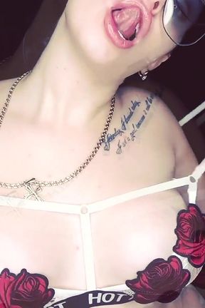 Wank all over beauty not over your ugly wife! Big tits and lips addiction!