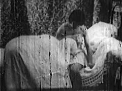Vintage amateur porn couple make home sex