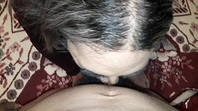 vecino le miente a su esposa que saldra tarde de trabajar para cogerme por mi ano